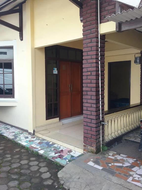Budi House & Food Station *