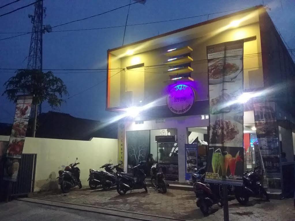 Budi House & Food Station * Bandung