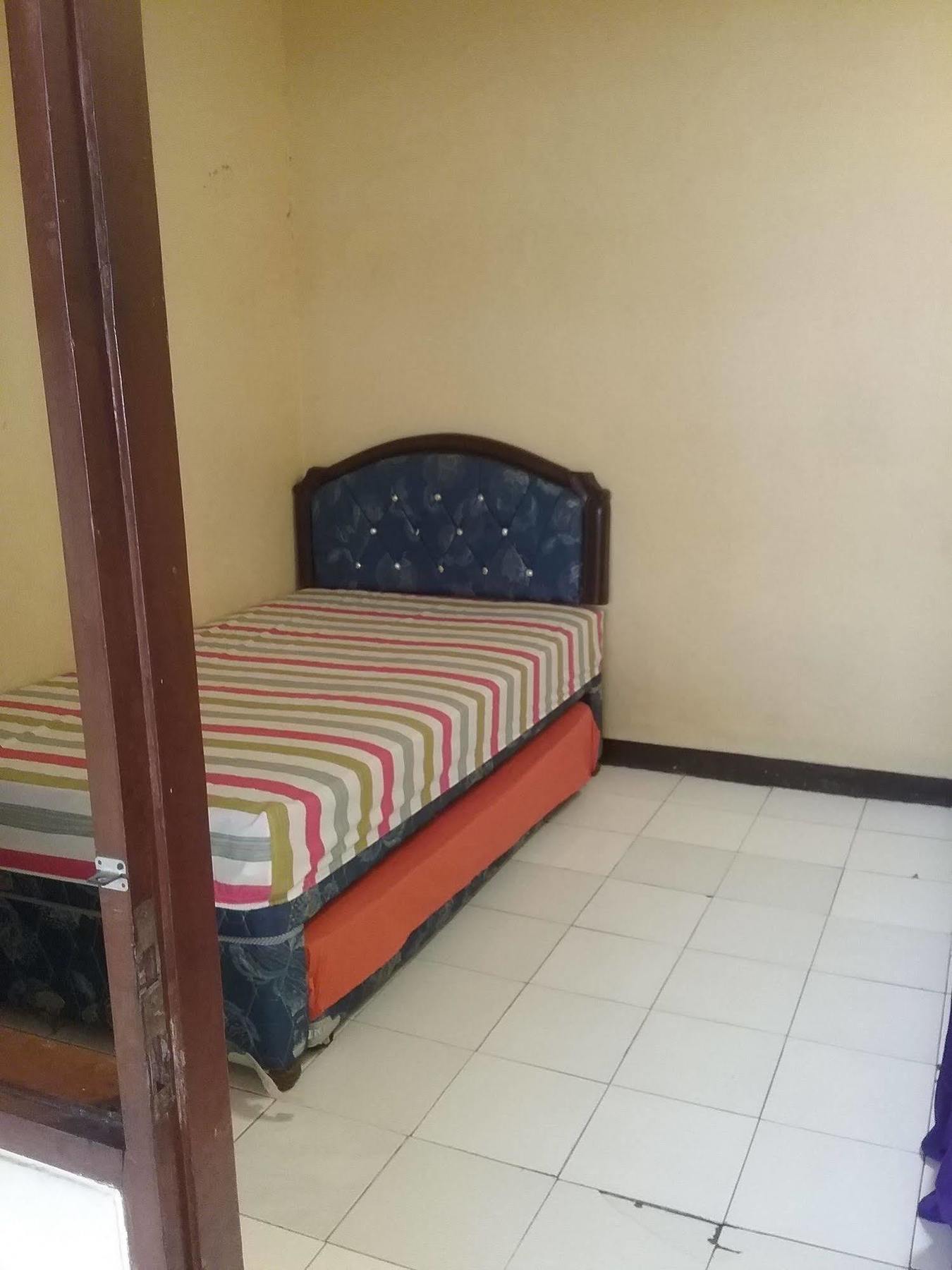 Tempat Tidur & Sarapan Budi House & Food Station Bandung